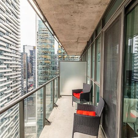Gorgeous 1Br W/Parking Across The Scotiabank Arena Apartamento Toronto Exterior foto