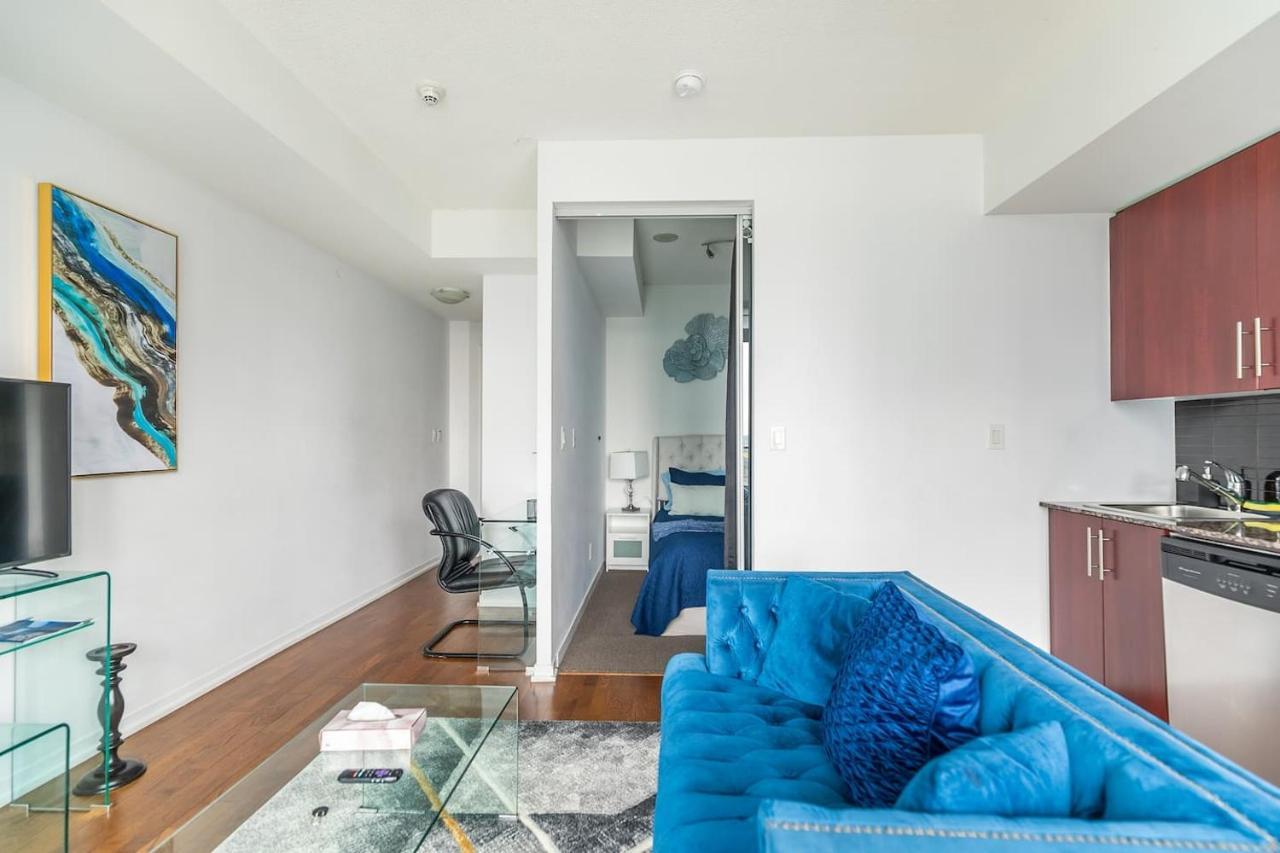 Gorgeous 1Br W/Parking Across The Scotiabank Arena Apartamento Toronto Exterior foto