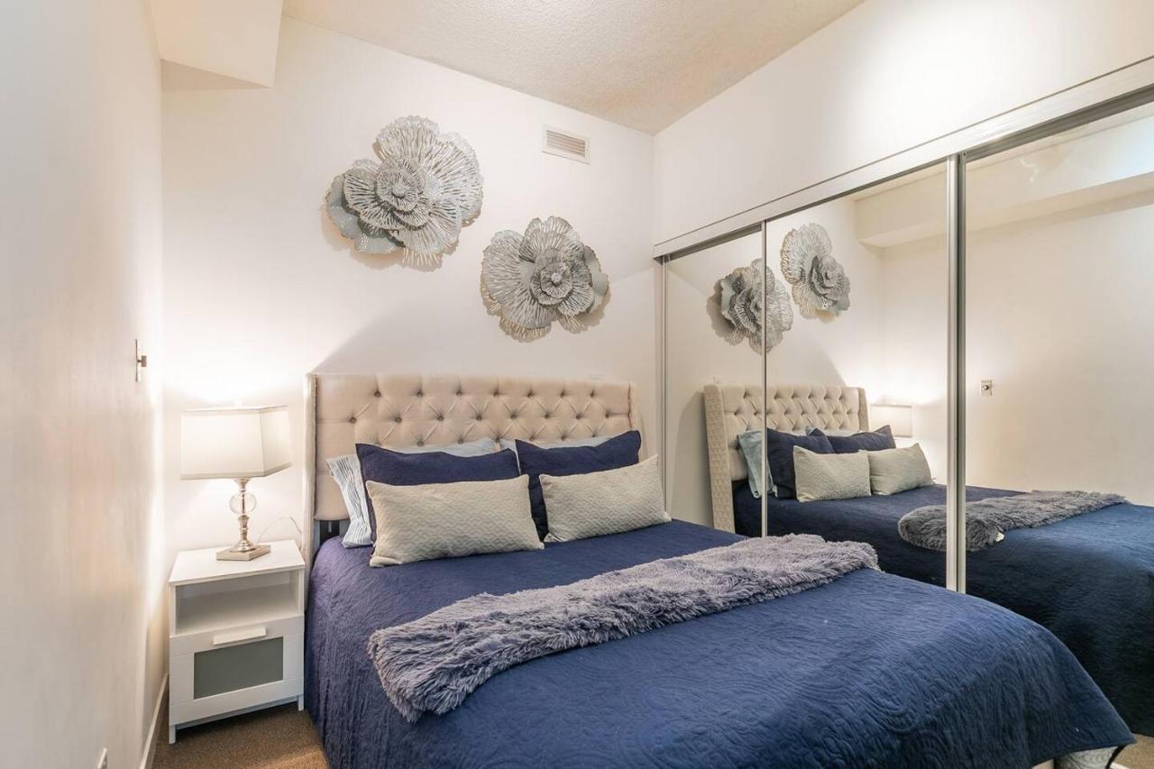 Gorgeous 1Br W/Parking Across The Scotiabank Arena Apartamento Toronto Exterior foto