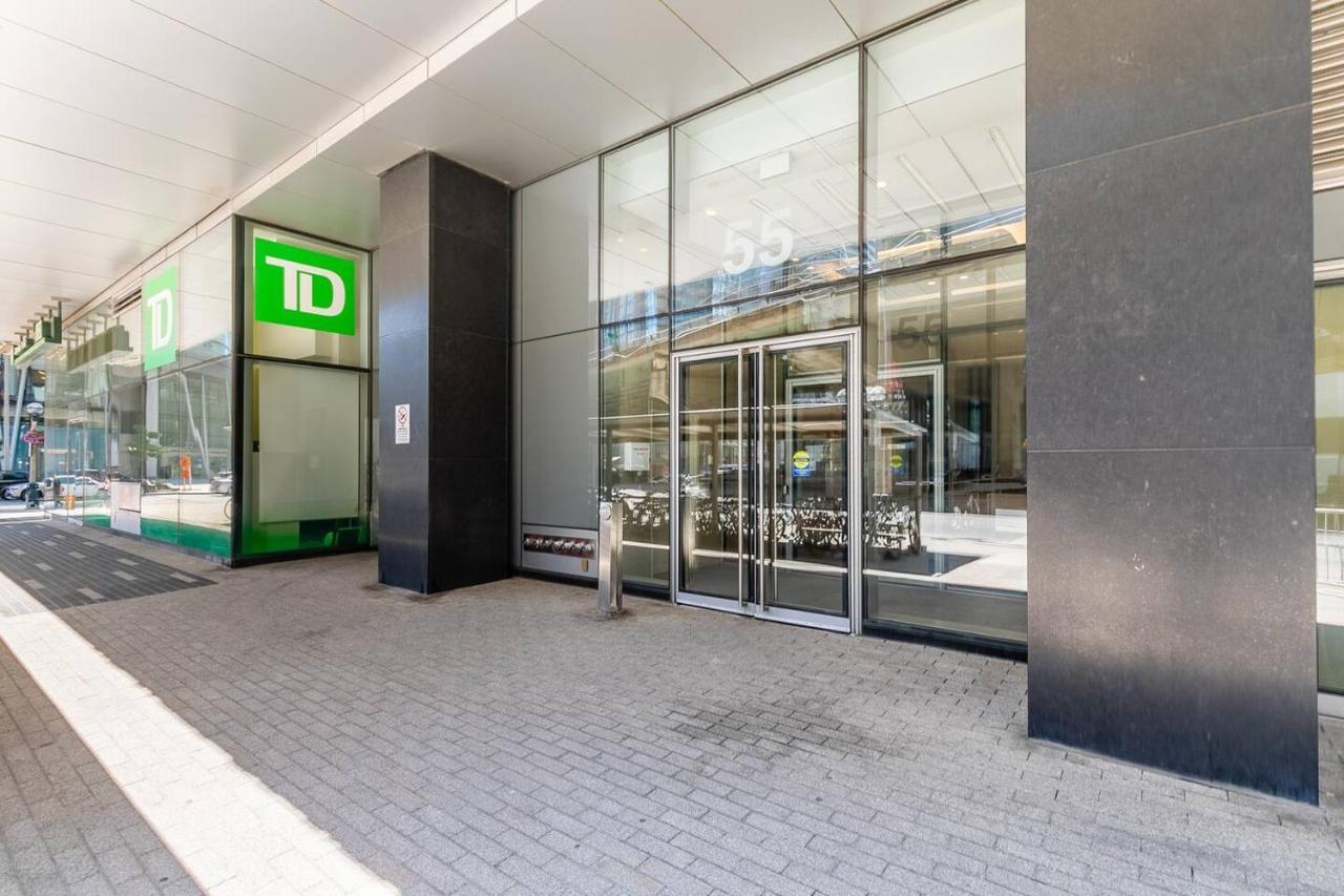 Gorgeous 1Br W/Parking Across The Scotiabank Arena Apartamento Toronto Exterior foto