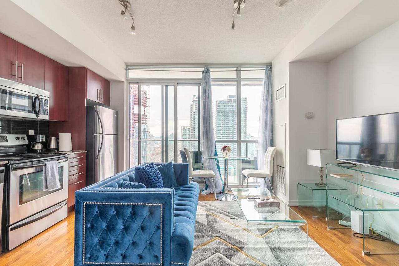 Gorgeous 1Br W/Parking Across The Scotiabank Arena Apartamento Toronto Exterior foto