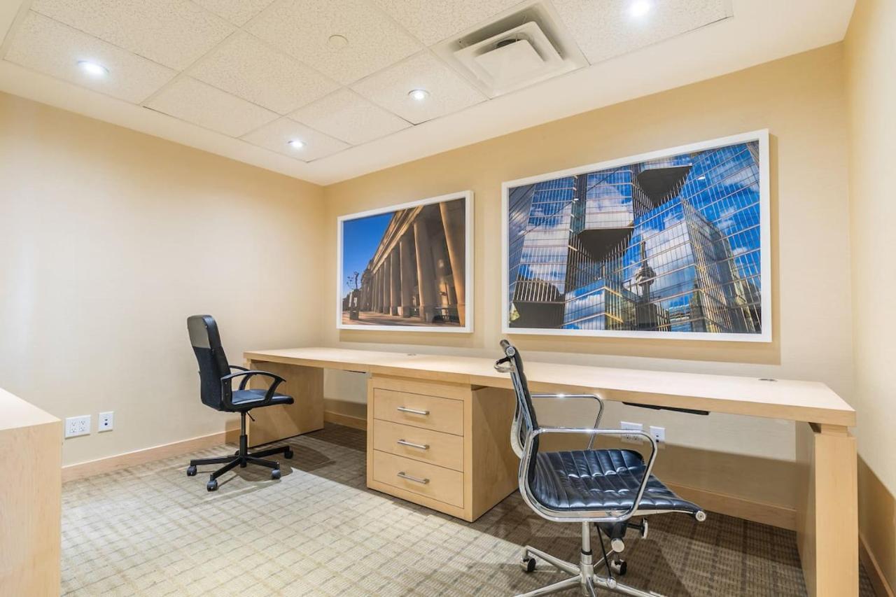 Gorgeous 1Br W/Parking Across The Scotiabank Arena Apartamento Toronto Exterior foto